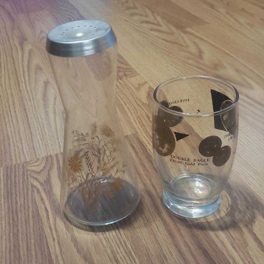 2 pc Lot Douglas glass king shaker gold coin glass